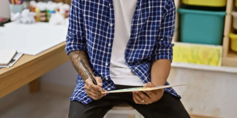 Política de tatuajes para educadores: ¿Pueden tener tatuajes los profesores?